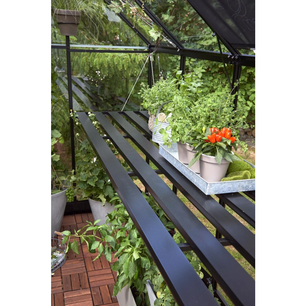Svart växthusbord till växthus Qube 610.