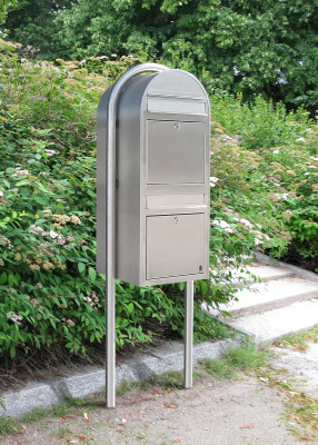 Vinröd Postlåda BOBI DUO 