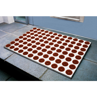 UTOMHUS DÖRRMATTA I ROSTFRITT MED 96 BORSTAR 58,5x30 CM - RÖDBRUN